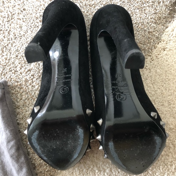 Alexander McQueen skull suede peep toe pump - Picture 3 of 6